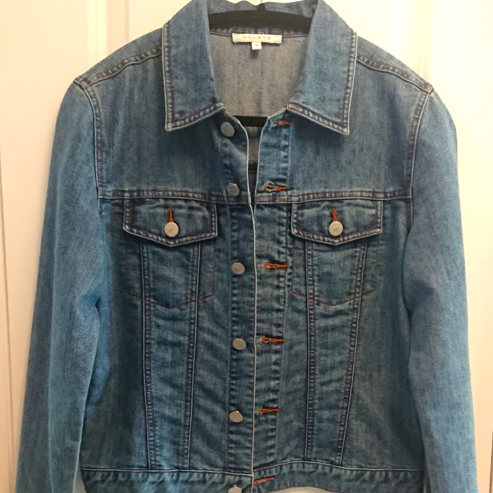 Women's jean jacket size M